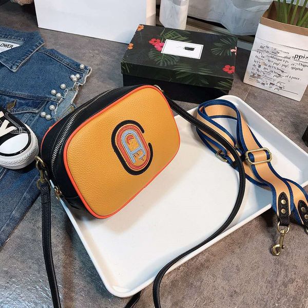 female bag printing camera one genuine leather handbags handbag shoulder bucket bags woman his bump color small package
female bag printing camera one genuine leather handbags handbag shoulder bucket bags woman his bump color small package