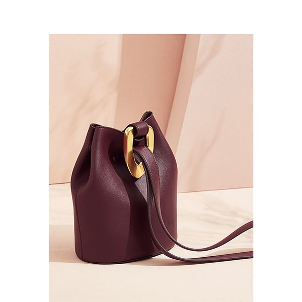 early autumn 2019 new retro simple fashion bucket bag metal buckle women's one shoulder bucket bag handbag 
early autumn 2019 new retro simple fashion bucket bag metal buckle women's one shoulder bucket bag handbag