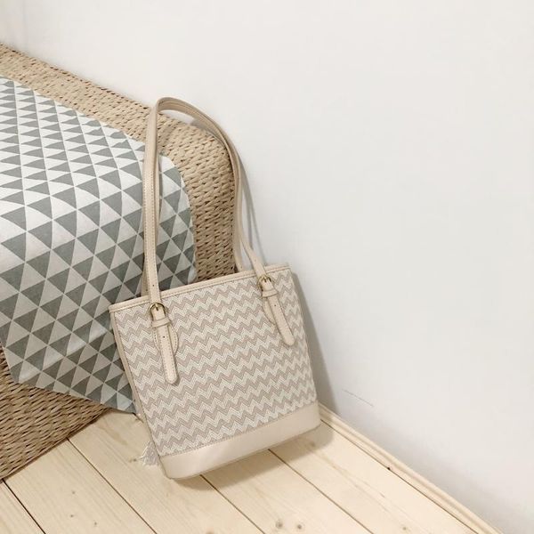 осень и зима нового стиль модного bucket bag цвет contrast leisure harbor стиль большая емкость одно плеча руки
осень и зима нового стиль модного bucket bag цвет contrast leisure harbor стиль большая емкость одно плеча руки