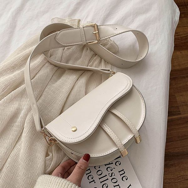 fashion wide belt designer women saddle bags tassel female shoulder crossbody bag 2020 new ladies small flap bags pu leather
fashion wide belt designer women saddle bags tassel female shoulder crossbody bag 2020 new ladies small flap bags pu leather