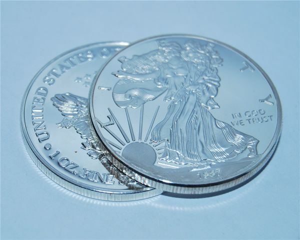 2000-2019 1 oz american eagle silver coin statue of liberty silver coin no magnetism mirror effect home decorations collectibles gifts
2000-2019 1 oz american eagle silver coin statue of liberty silver coin no magnetism mirror effect home decorations collectibles gifts