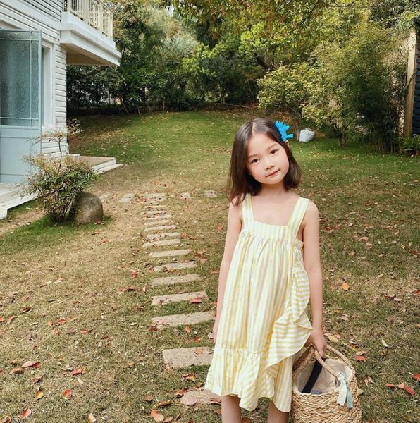 2020 korea style girls striped ruffles dress fashion cotton summer girls vest dresses 2-8 years ho803, Red;yellow
2020 korea style girls striped ruffles dress fashion cotton summer girls vest dresses 2-8 years ho803, Red;yellow