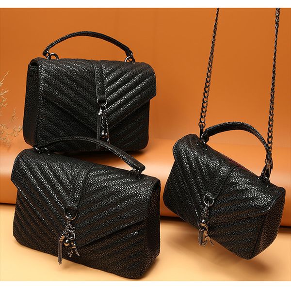 fashion chain one-shoulder bag caviar head layer cowhide lady cross the korean version of leather for women.party bag sexy
fashion chain one-shoulder bag caviar head layer cowhide lady cross the korean version of leather for women.party bag sexy