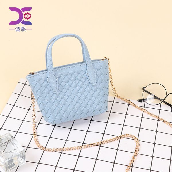 2020 new shoulder bag fashion braided messenger bag package mini
2020 new shoulder bag fashion braided messenger bag package mini