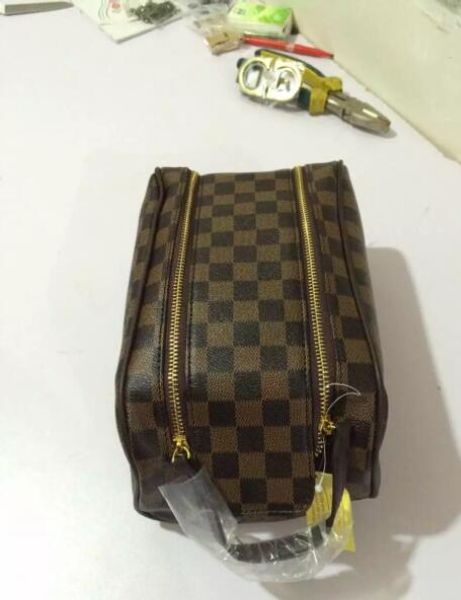 High-end quality men travelling toilet bag fashion design women large capacity cosmetic bags makeup toiletry bag Pouch
High-end quality men travelling toilet bag fashion design women large capacity cosmetic bags makeup toiletry bag Pouch