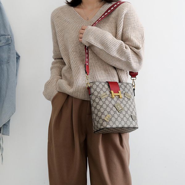 2020 quality factory fashion bags women designer handbags for women shoulder messenger bags chain strap bags yiwen/12
2020 quality factory fashion bags women designer handbags for women shoulder messenger bags chain strap bags yiwen/12