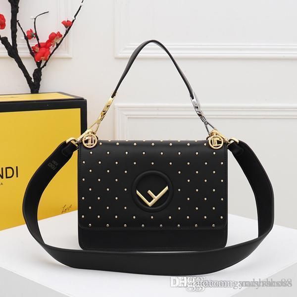 2020 горячая продажа женской моды роскошь сумки роскошь, взвалил мешок плеча цепи мешок высокого качества pu кожаный бумажник дамы сумки
2020 горячая продажа женской моды роскошь сумки роскошь, взвалил мешок плеча цепи мешок высокого качества pu кожаный бумажник дамы сумки