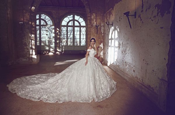 Gorgeous Ball Gown Wedding Dresses Lace Off Shoulder Bridal Gowns Plus Size Luxury Arabic Wedding Dress Dubai robes de mariée
Gorgeous Ball Gown Wedding Dresses Lace Off Shoulder Bridal Gowns Plus Size Luxury Arabic Wedding Dress Dubai robes de mariée