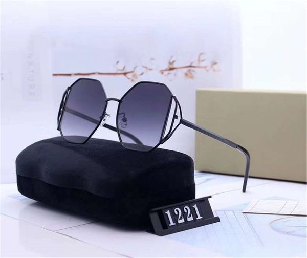 fashion summer women men designer sunglasses luxury sunglasses adumbral casual model d1221 glass uv400 model 6 colors with box, White;black
fashion summer women men designer sunglasses luxury sunglasses adumbral casual model d1221 glass uv400 model 6 colors with box, White;black