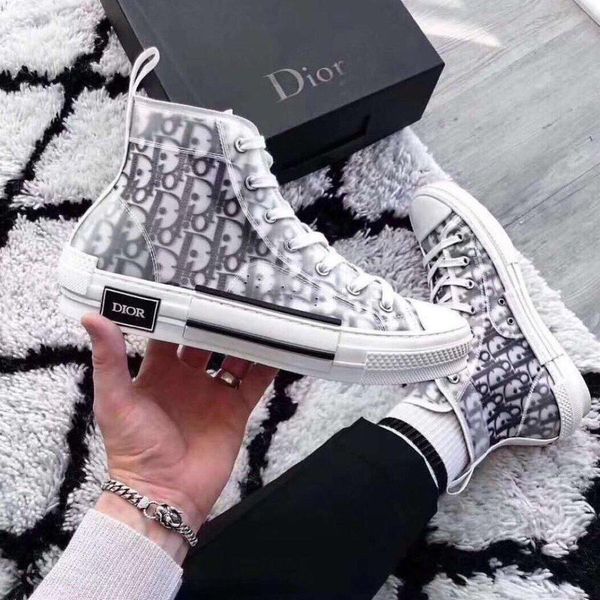 new2 luxury casual shoes fashion wild sports shoes comfortable breathable men and women shoes original box packaging fast delivery, Black
new2 luxury casual shoes fashion wild sports shoes comfortable breathable men and women shoes original box packaging fast delivery, Black