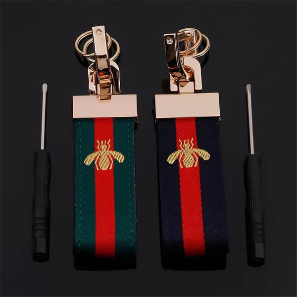 2020 luxury keychain designer1 key chain rea99 leather with stainless steel keychain keyring in golden with brown with box, Silver
2020 luxury keychain designer1 key chain rea99 leather with stainless steel keychain keyring in golden with brown with box, Silver