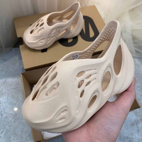 children designer sandals boys and girls novel casual shoes kids brand solid color hole flat heel sandals fashion new style 2020 sale, Black;red
children designer sandals boys and girls novel casual shoes kids brand solid color hole flat heel sandals fashion new style 2020 sale, Black;red