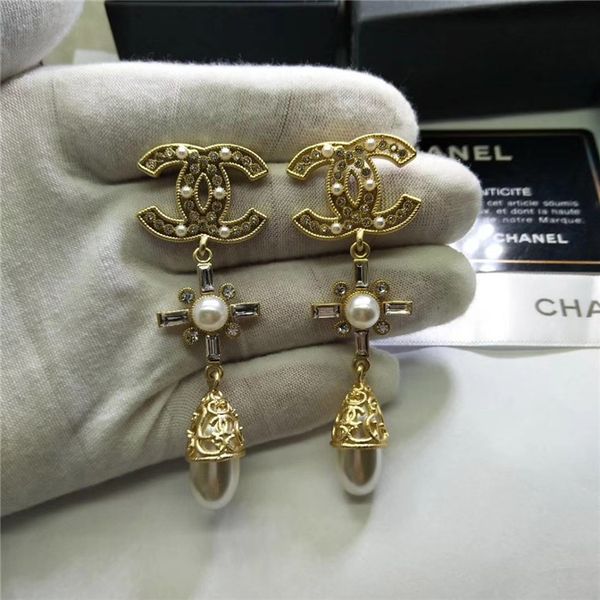 European fa hion cla ic brand high end earring tud earring jewelry acce orie for women de igned for and women fa t delivery
European fa hion cla ic brand high end earring tud earring jewelry acce orie for women de igned for and women fa t delivery