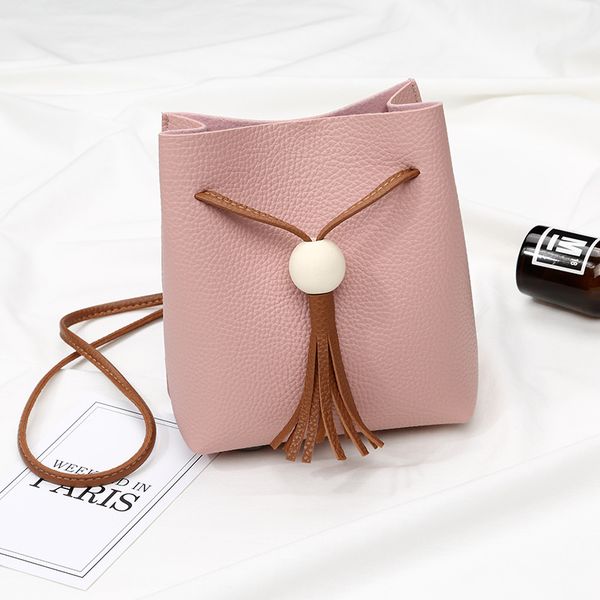 2020 summer korean version of the new female bag shoulder bag small messenger retro wooden ball tassel bucket
2020 summer korean version of the new female bag shoulder bag small messenger retro wooden ball tassel bucket