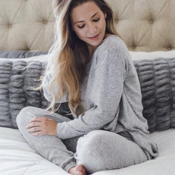 2pcs women tracksuits female solid lounge wear suit training fitness weight loss sport sauna clothes solid color gym suit #c, White;black 
2pcs women tracksuits female solid lounge wear suit training fitness weight loss sport sauna clothes solid color gym suit #c, White;black