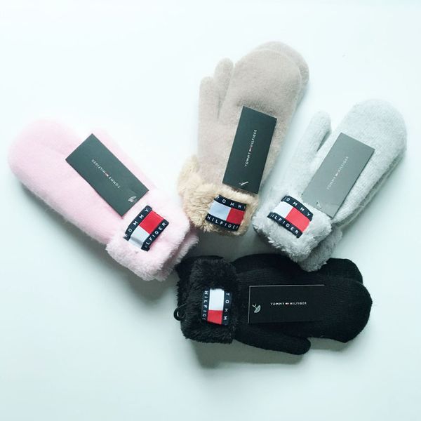 2020 fashion women' brand gloves for winter and autumn cashmere mittens gloves with lovely fur ball outdoor sport warm winter glov, Blue;gray
2020 fashion women' brand gloves for winter and autumn cashmere mittens gloves with lovely fur ball outdoor sport warm winter glov, Blue;gray