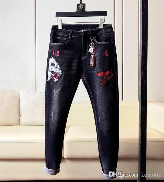 2020 fashion men jeans mens slim casual pants beast wild wolf stitching torn jeans mens designer pants, Blue
2020 fashion men jeans mens slim casual pants beast wild wolf stitching torn jeans mens designer pants, Blue