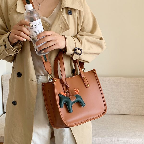 2020 high-end сумка иностранный стиль текстура женская сумка весна новая мода простой ручной плечо messenger
2020 high-end сумка иностранный стиль текстура женская сумка весна новая мода простой ручной плечо messenger