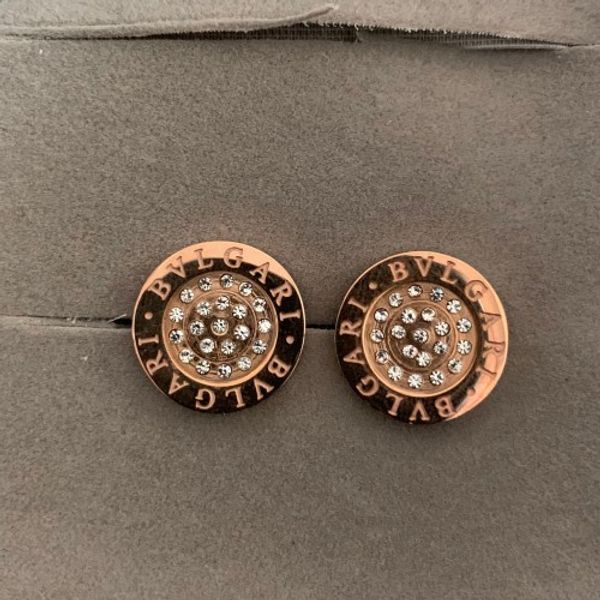2019 classic designer brand rose gold bling diamond stud ear fashion titanium steel summer earrings for women girls wholesale, Golden;silver
2019 classic designer brand rose gold bling diamond stud ear fashion titanium steel summer earrings for women girls wholesale, Golden;silver