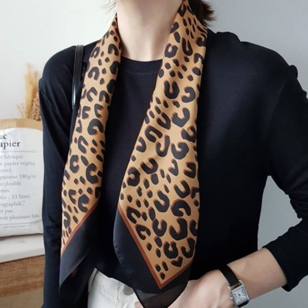 designer scarf2019 korean spring and autumn leopard fashion small scarf scarf female winter all-match decorative scarf european and american, Blue;gray
designer scarf2019 korean spring and autumn leopard fashion small scarf scarf female winter all-match decorative scarf european and american, Blue;gray