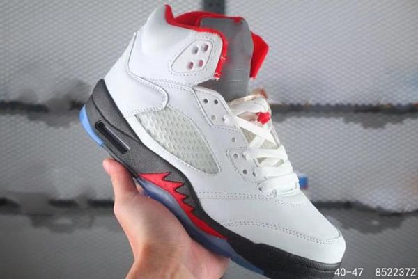 classic 5 fire red mans basketball shoes olympic metallic gold tongue 23 9white blue red sneakers 7~13
classic 5 fire red mans basketball shoes olympic metallic gold tongue 23 9white blue red sneakers 7~13