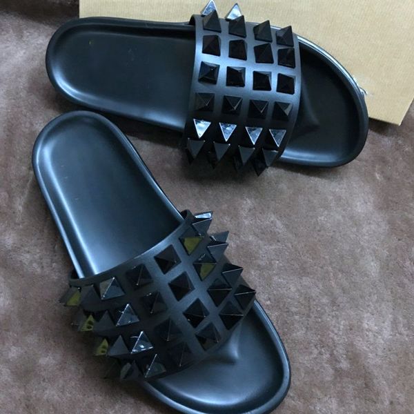 men slipper 2020 new fashion gladiator sandals slides with rivet summer beach slippers leather studded sandals ing, Black
men slipper 2020 new fashion gladiator sandals slides with rivet summer beach slippers leather studded sandals ing, Black