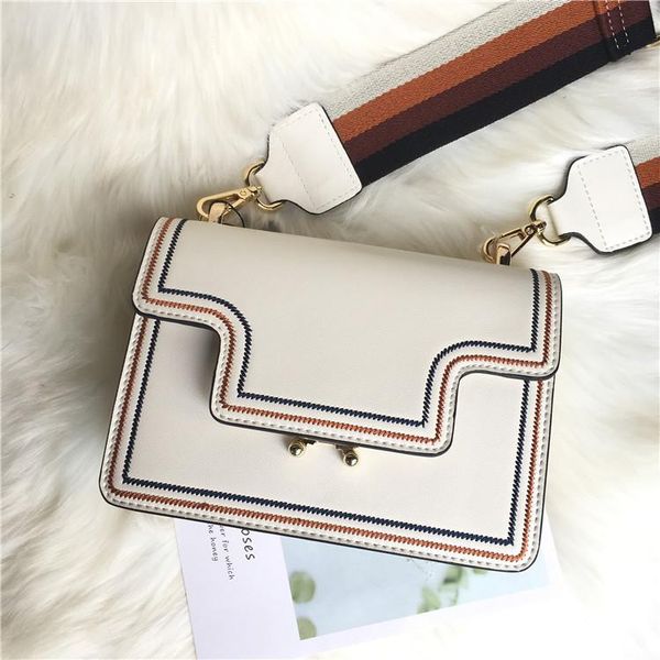 elegant2019 diana woman genuine leather width straps small square package chain single shoulder span handbag
elegant2019 diana woman genuine leather width straps small square package chain single shoulder span handbag