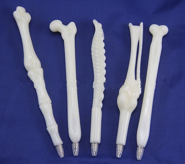 5pcs/set bones luxury pen school supplies cute stationery office accessories pens for writing office stationery supplies, Blue;orange
5pcs/set bones luxury pen school supplies cute stationery office accessories pens for writing office stationery supplies, Blue;orange