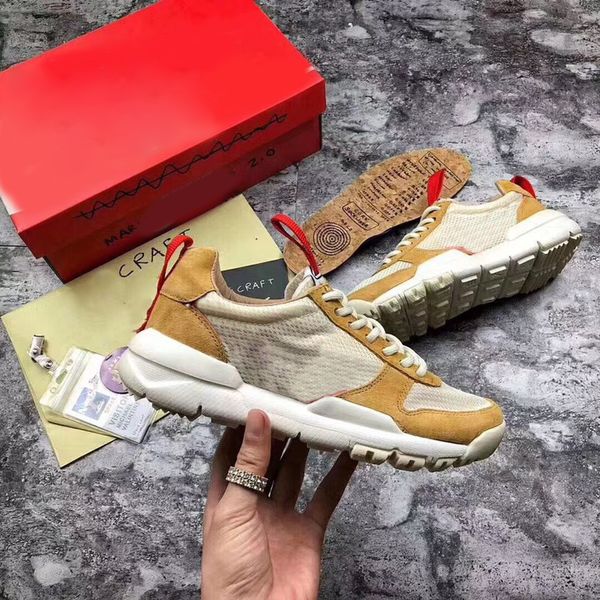 2018 оригиналов tom sachs x craft mars yard 2.0 спортивная обувь для мужчин аутентичные кроссовки с коробкой aa2261-100
2018 оригиналов tom sachs x craft mars yard 2.0 спортивная обувь для мужчин аутентичные кроссовки с коробкой aa2261-100