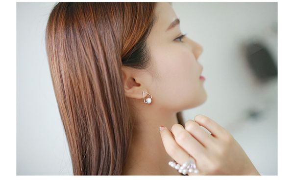 S925 Sterling Silver Earrings minimalist style triangle Pearl Earrings female allergy proof Korean silver jewelry 8300
S925 Sterling Silver Earrings minimalist style triangle Pearl Earrings female allergy proof Korean silver jewelry 8300