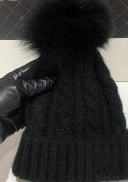 2019 new arrival fashion knitting cotton hats good quality women winter warm black long hats with hair ball hat with box, Blue;gray
2019 new arrival fashion knitting cotton hats good quality women winter warm black long hats with hair ball hat with box, Blue;gray