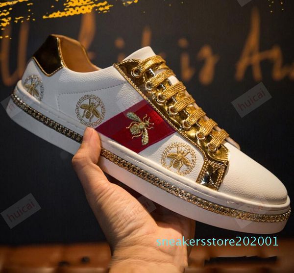 men casual shoes men white black pu leather golden luxury embroidery breathable flats star bee casual shoes luxe platform v90 s01
men casual shoes men white black pu leather golden luxury embroidery breathable flats star bee casual shoes luxe platform v90 s01