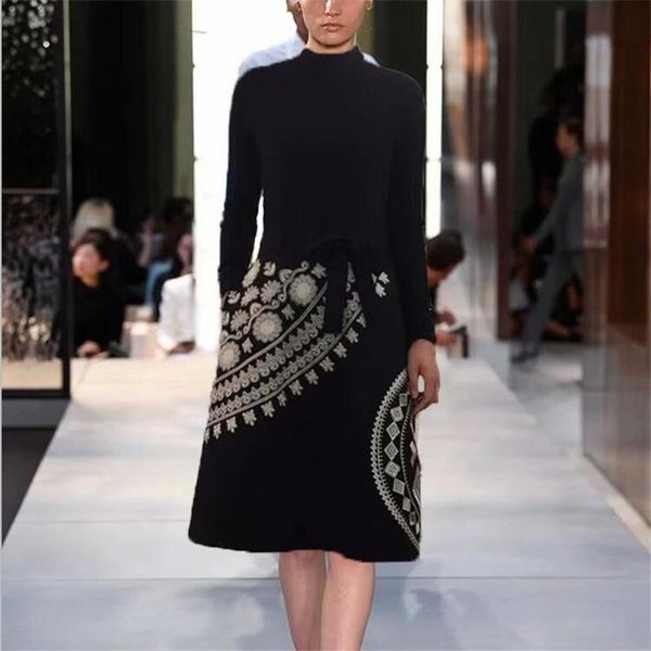 женщины платье 2019 высокого качество весна осень дизайнер runway с длинным рукавом трикотажных лоскутных пояса вышивка платье n19.6-2026, Black;gray
женщины платье 2019 высокого качество весна осень дизайнер runway с длинным рукавом трикотажных лоскутных пояса вышивка платье n19.6-2026, Black;gray