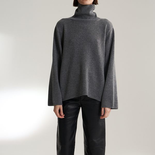 women sweater cambridge wool / cashmere high collar blended sweater, White;black
women sweater cambridge wool / cashmere high collar blended sweater, White;black