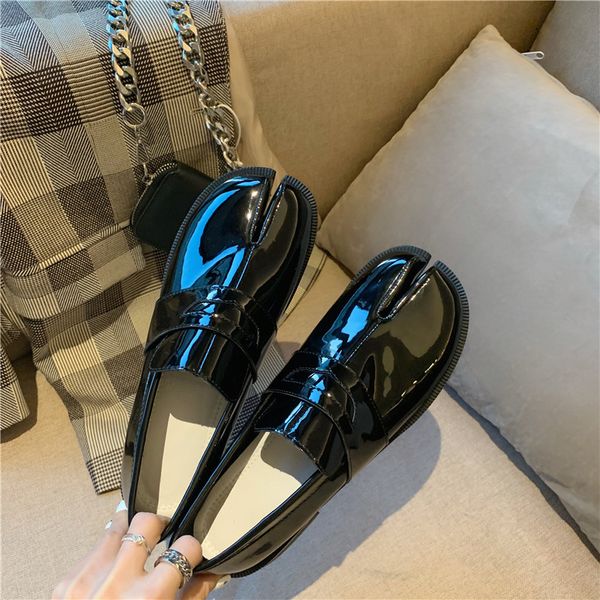 hoof toe shoes woman shallow slip on slides novelty loafer casual patent leather brocken shoes autumn winter zapatos mujer black
hoof toe shoes woman shallow slip on slides novelty loafer casual patent leather brocken shoes autumn winter zapatos mujer black