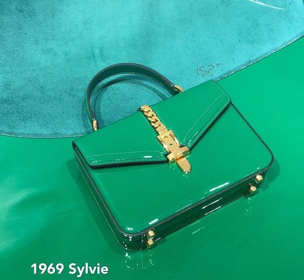 2020 italy imported leather highest quality ladies portable diagonal patent leather bag new
2020 italy imported leather highest quality ladies portable diagonal patent leather bag new
