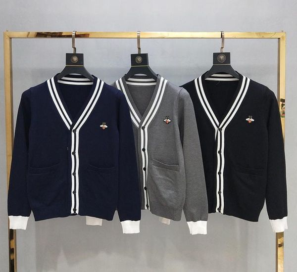 italy mens designer sweaters autumn paris bee embroidery v neck pull de luxe long sleeve real label tag news cardigan mens sweaters, White;black
italy mens designer sweaters autumn paris bee embroidery v neck pull de luxe long sleeve real label tag news cardigan mens sweaters, White;black