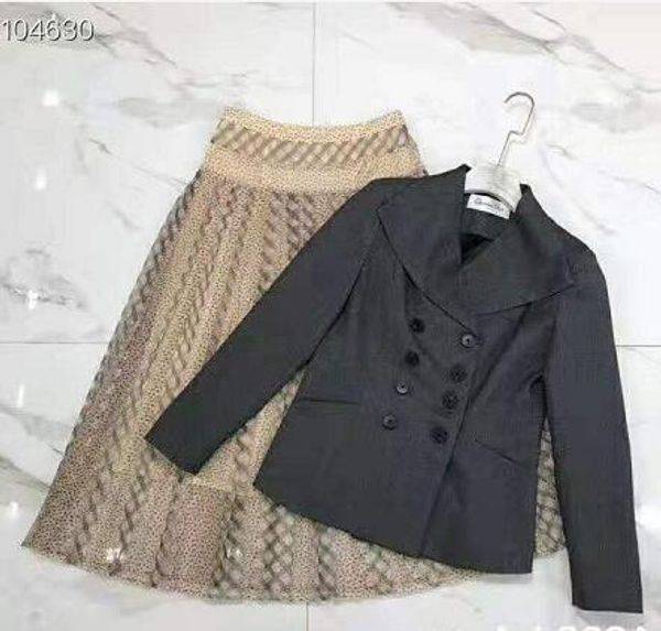 ashleig 2019 new autumn grey tweed lapel suit chiffon pleated wave 30 skirt two-piece suit, White
ashleig 2019 new autumn grey tweed lapel suit chiffon pleated wave 30 skirt two-piece suit, White