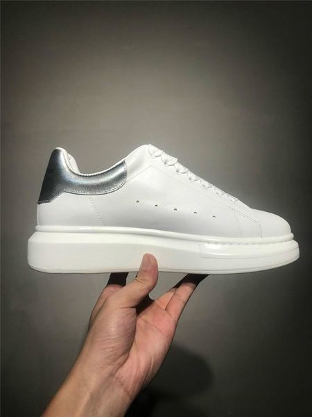 with box chaussures fashion luxury designer white black shoe dress de luxe sneakers heightening men women casual shoes v2
with box chaussures fashion luxury designer white black shoe dress de luxe sneakers heightening men women casual shoes v2
