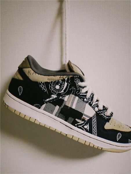 box аутентичные трэвис скотт х sb dunk low баскетбол обувь человек женщины cactus jack парашют beige petra brown black sneakers ct5053-001
box аутентичные трэвис скотт х sb dunk low баскетбол обувь человек женщины cactus jack парашют beige petra brown black sneakers ct5053-001