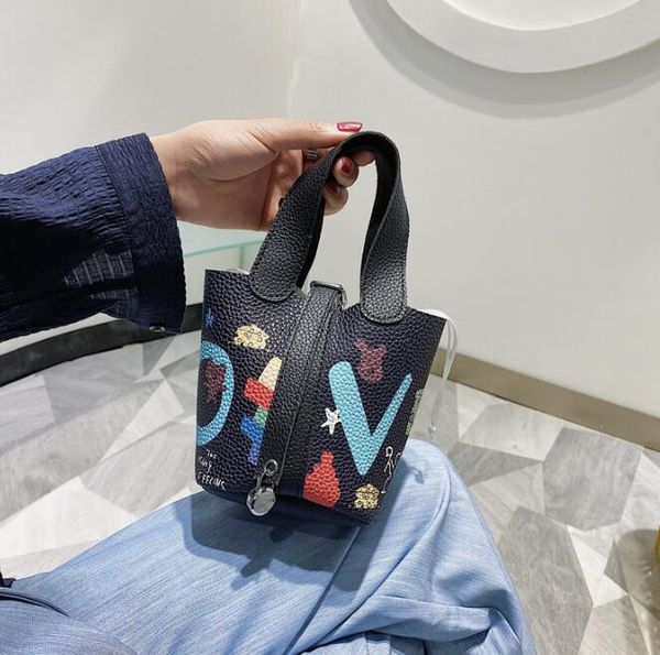 2020 handbags purses women cartoon doodle bucket bag mini girls shoulder bags new style ladis crossbody
2020 handbags purses women cartoon doodle bucket bag mini girls shoulder bags new style ladis crossbody