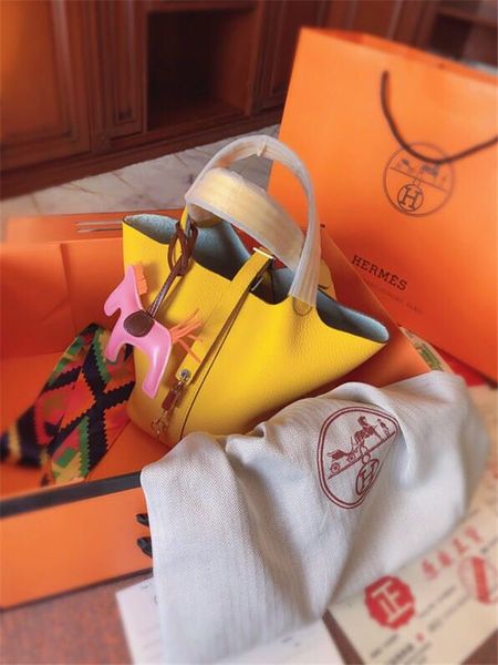 classic designer luxury handbags purses women brand fashion luxury designer clutch bags genuine leather tote bucket bag crossbody bags 18cm
classic designer luxury handbags purses women brand fashion luxury designer clutch bags genuine leather tote bucket bag crossbody bags 18cm
