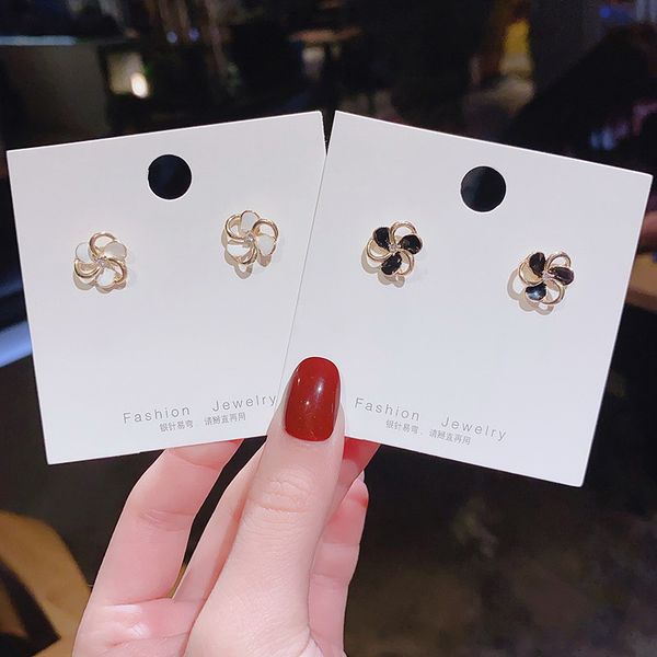 cute simple metal small flower stud earrings for women girls white black lovely earrings 2020 new fashion party jewelry er964, Golden;silver
cute simple metal small flower stud earrings for women girls white black lovely earrings 2020 new fashion party jewelry er964, Golden;silver