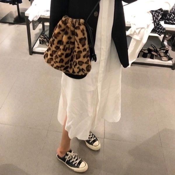 2019 new arrival leisure luxury fashion women plush leopard print shoulder bag messenger cross body bag bucket bag d19011204
2019 new arrival leisure luxury fashion women plush leopard print shoulder bag messenger cross body bag bucket bag d19011204