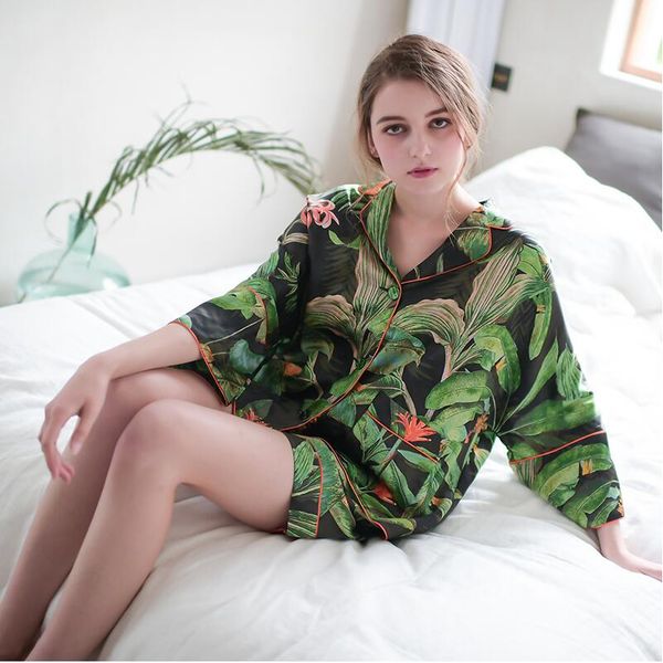 ice silk pajama women's summer suit thin two piece short sleeve fashion printed silk can be worn outside home loose clothes, White
ice silk pajama women's summer suit thin two piece short sleeve fashion printed silk can be worn outside home loose clothes, White