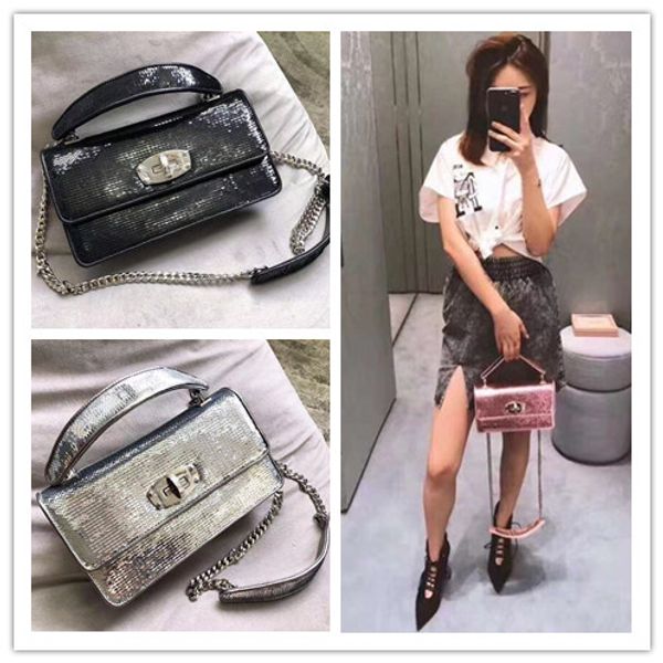 2019 new ladies handbag. fashion trend series. beaded decoration before and after. covered shoulder messenger bag
2019 new ladies handbag. fashion trend series. beaded decoration before and after. covered shoulder messenger bag