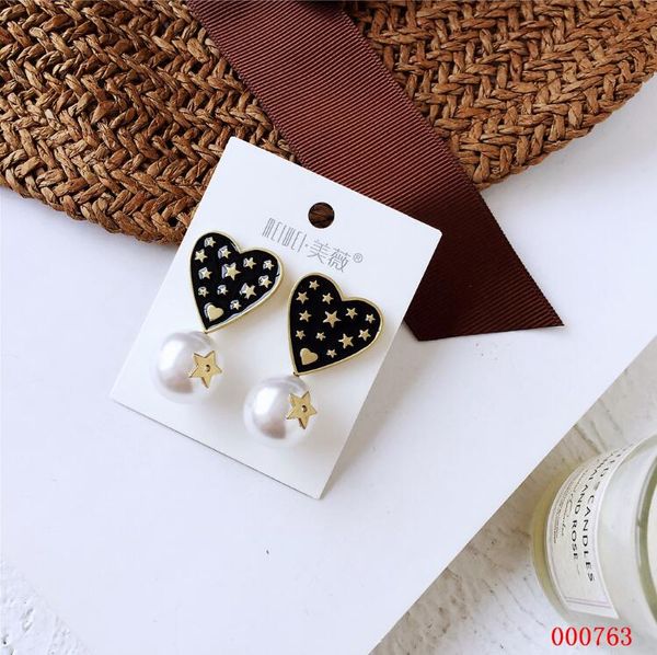 fashion-new earrings temperament small fresh brand pearl love lock key asymmetric earrings 925 silver needle female
fashion-new earrings temperament small fresh brand pearl love lock key asymmetric earrings 925 silver needle female