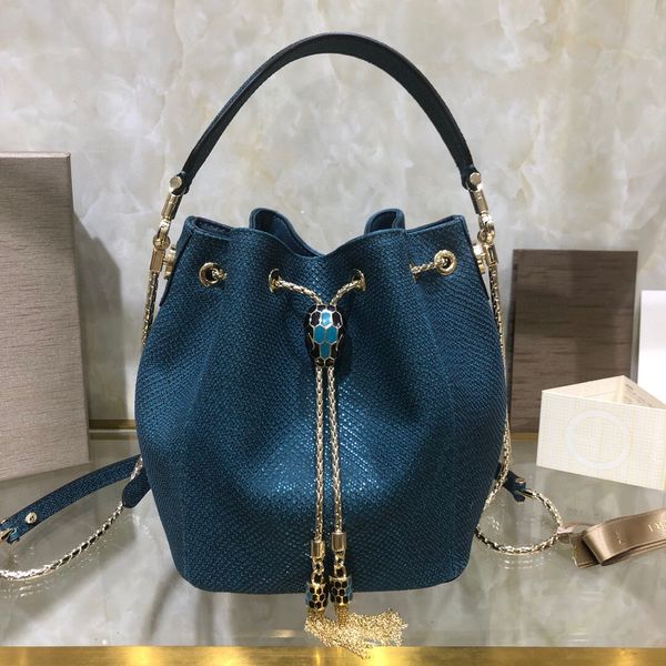 new lady's handbag 7a high-end custom quality large capacity handbag fashion style gold metal accessories with long shoulder strap
new lady's handbag 7a high-end custom quality large capacity handbag fashion style gold metal accessories with long shoulder strap