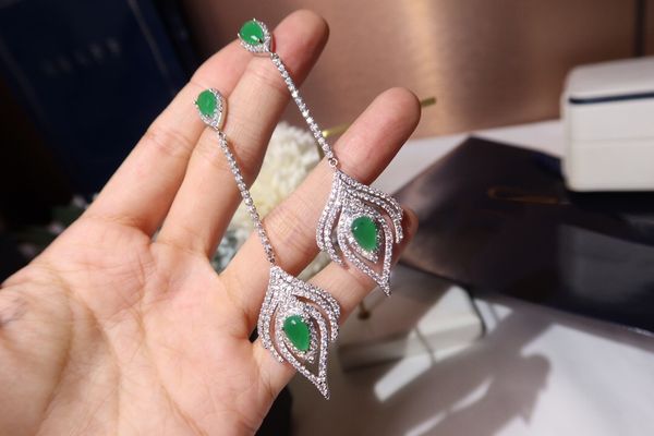 s925 white fungus needle luxurious european and american diamond earrings green diamond long earrings fashion banquet ear hanging, Silver
s925 white fungus needle luxurious european and american diamond earrings green diamond long earrings fashion banquet ear hanging, Silver