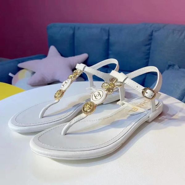 2020 fashion design women shoes summer metal chain details handmade sandals hardware chain gold buckle fashion leather sandals
2020 fashion design women shoes summer metal chain details handmade sandals hardware chain gold buckle fashion leather sandals